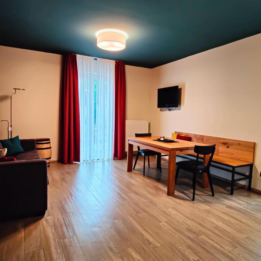 Casa Palatina Bed & Breakfast โกรสคาร์ลบาค ภายนอก รูปภาพ